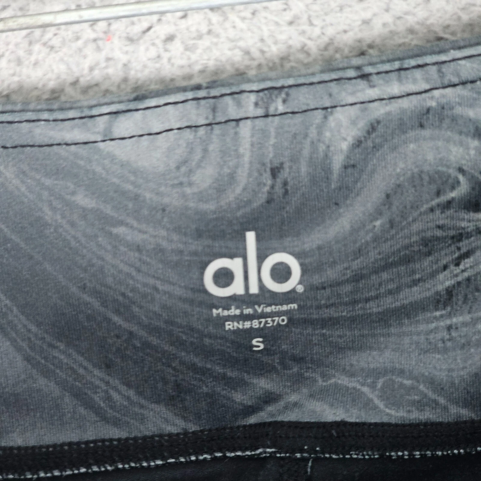 alo-yoga low rise pull on leggings