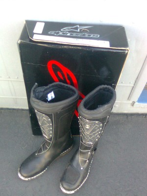 supervictory boots