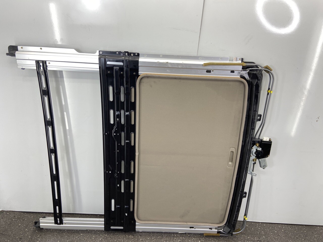 19992006 TOYOTA TUNDRA SUN ROOF PANEL ASSEMBLY 632600C010 OEM eBay