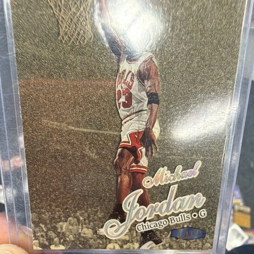 Fleer 1997-98 Ultra Michael Jordan Bulls Career Highlights Gold Medallion #23G