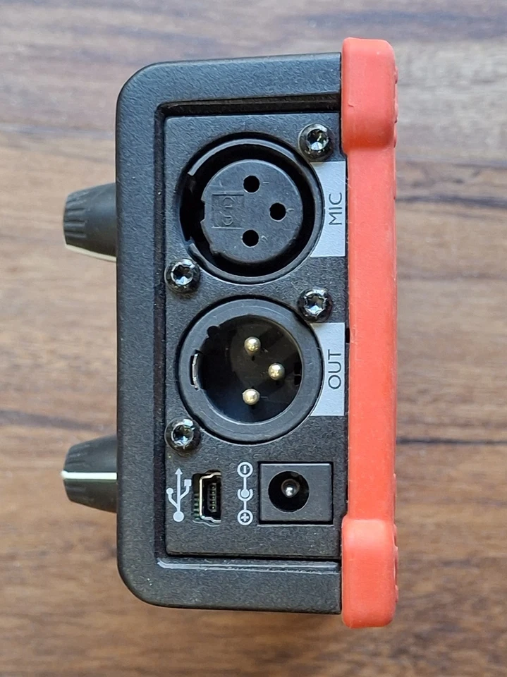 Pedal de reverberación afinado vocal TC-Helicon VoiceTone R1 Foto 4 de 4