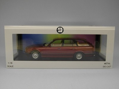 BMW 5 Series Touring (1996) - Triple9 1:18 - T91800402BU