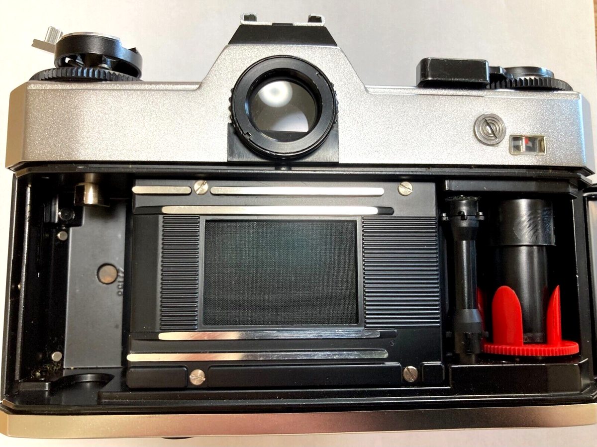 SLR Zeiss Ikon SL706 35mm Film Camera w/ Carl Zeiss Tessar SLR Zeiss Ikon SL706 35mm Film Camera w/ Carl Zeiss Tessar