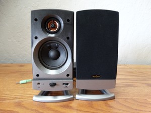 insignia desktop speakers