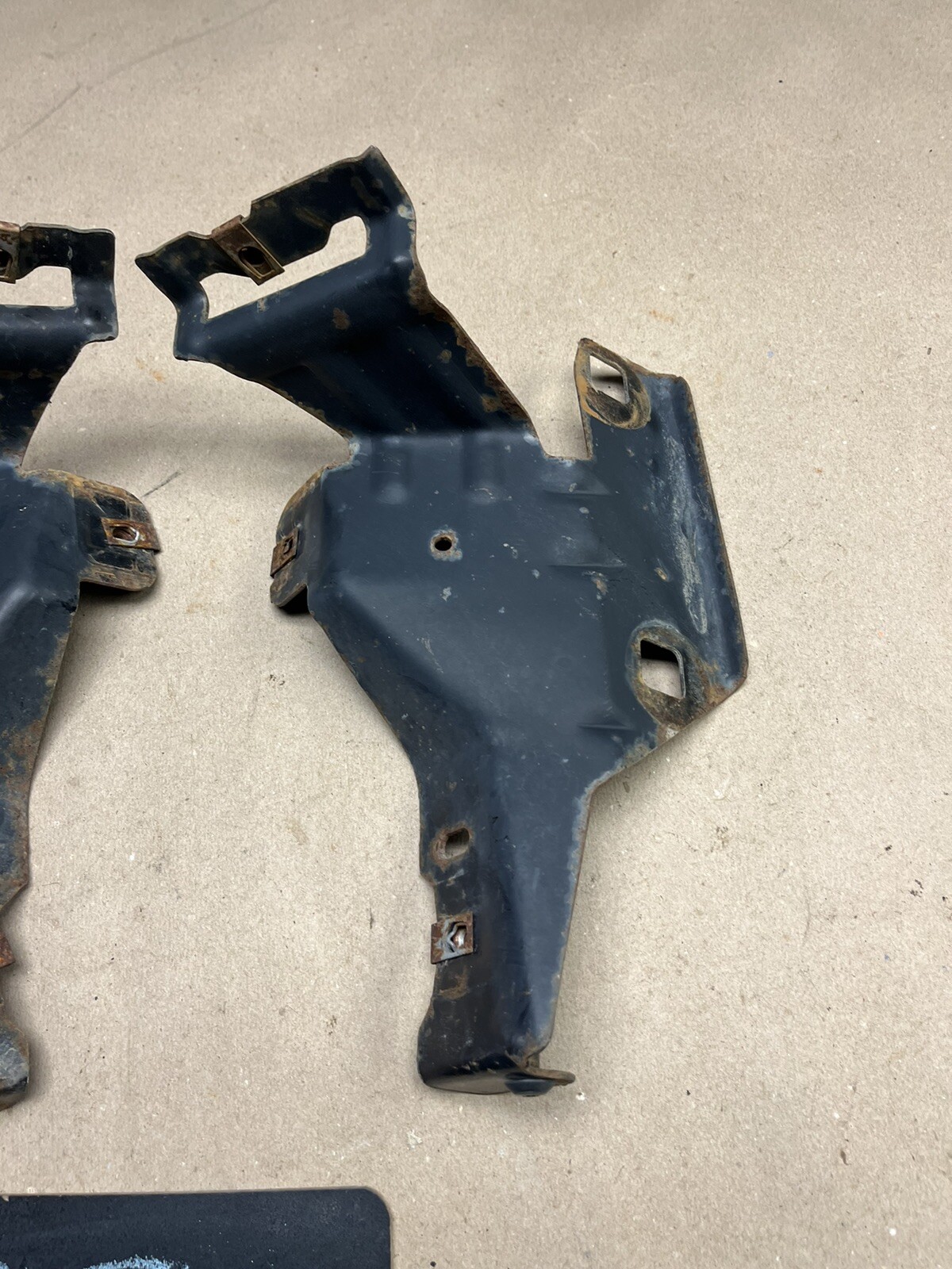 Fo1066158 Front Left Bumper Face Bar Bracket Driver Side LH Hand