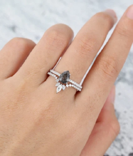 Maravilloso juego de anillos de compromiso 935 marquesa blanca y ónix negro en forma de pera de 2,20 quilates Foto 3 de 4