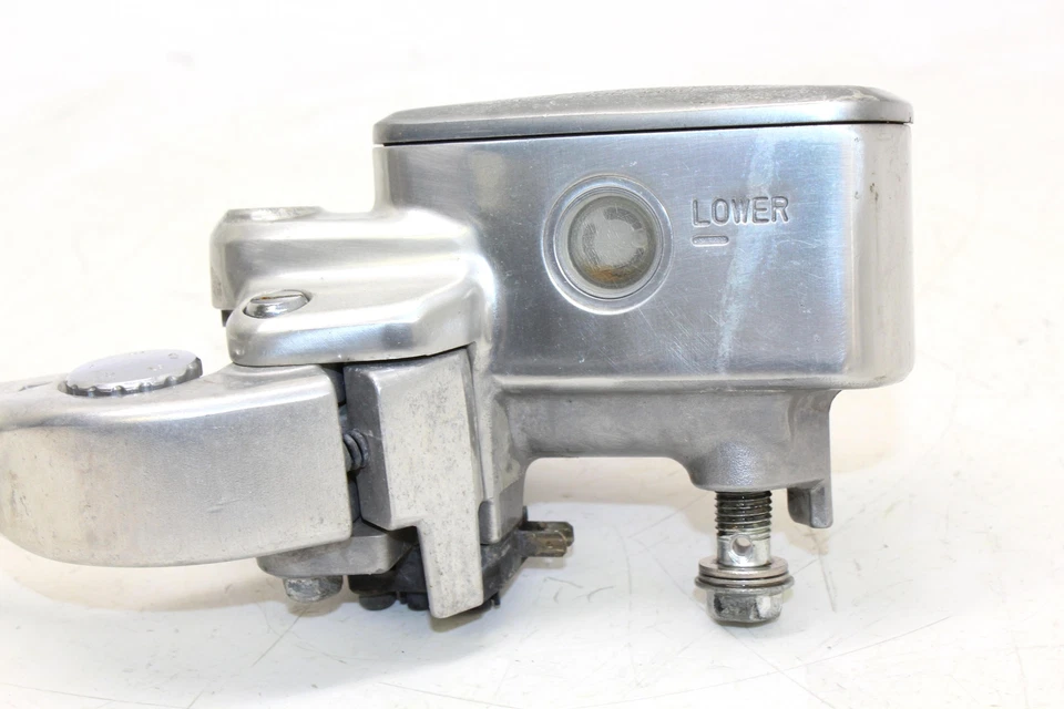 Главный цилиндр переднего тормоза 2007 Suzuki Boulevard C90 - Изображение 4 из 4