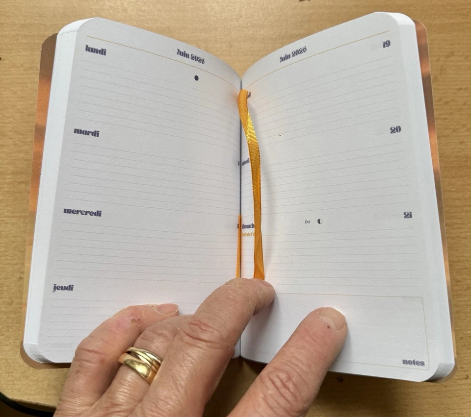 Vanessa Paradis AGENDA 2026 PROMO Le Retour Des Beaux Jours Featuring E. Daho - Photo 3/4