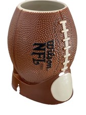 Taza de café de cerámica de fútbol americano profesional Wilson NFL con forma de logotipo de la NFL