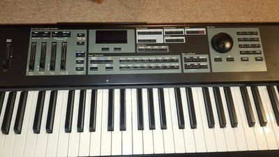 Kurzweil PC2X Keyboard, works, no power supply, some cosmetic damage.