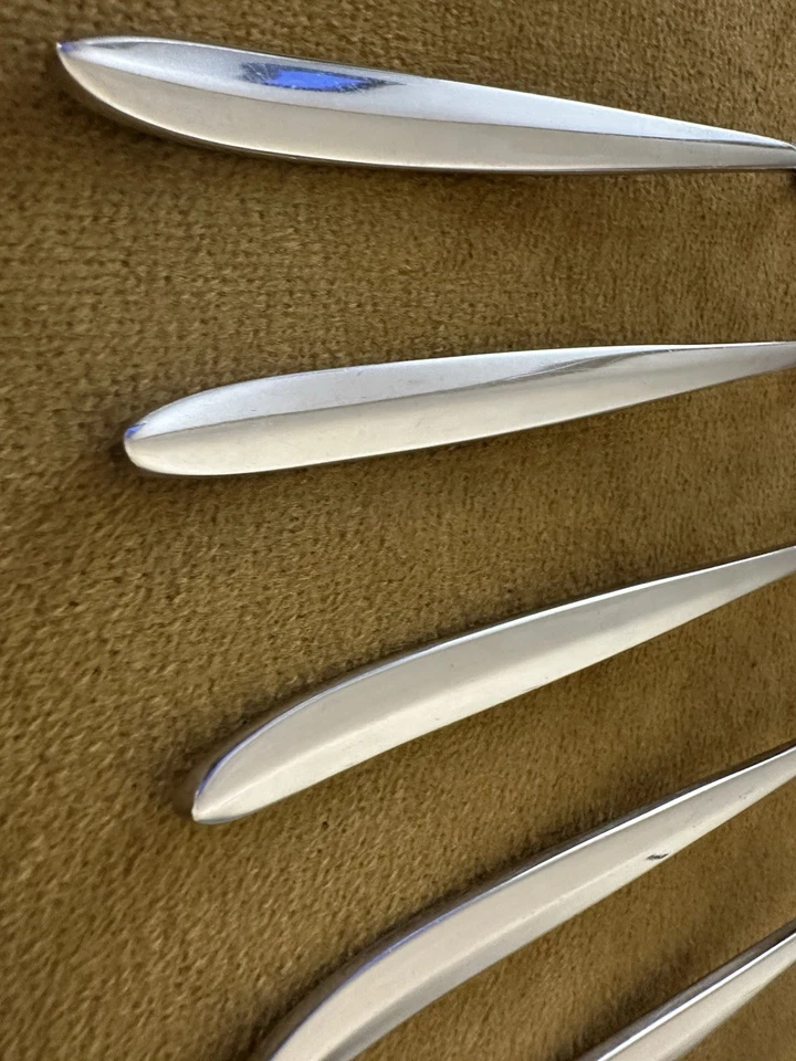 (6) Dinner  Forks Oneida Essence 18/10 Stainless Flatware - Image 2 of 4