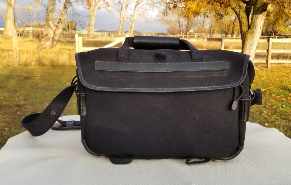 Billingham 306 相机包 - 黑色 带黑色皮革装饰  — 第 2/4 张图片