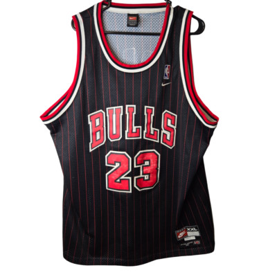 ジョーダン　Nike Chicago Bulls 23 ジャージ Lサイズ　/h Vintage Michael Jordan #23 Chicago Bulls Black Nike Team