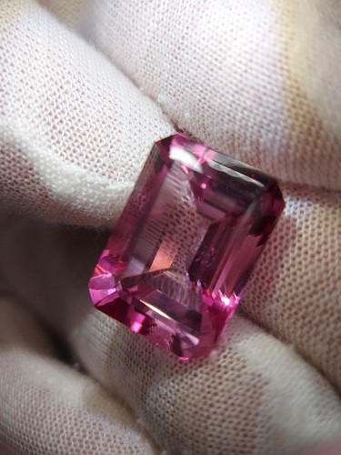 Huge pink Topaz gemstone - faceted natural Topaz 27.05 CTS - Picture 11 of 13