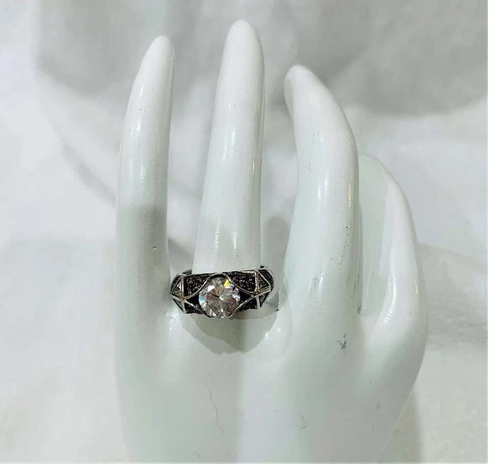 QVC仿真钻石戒指 — 第 4/4 张图片