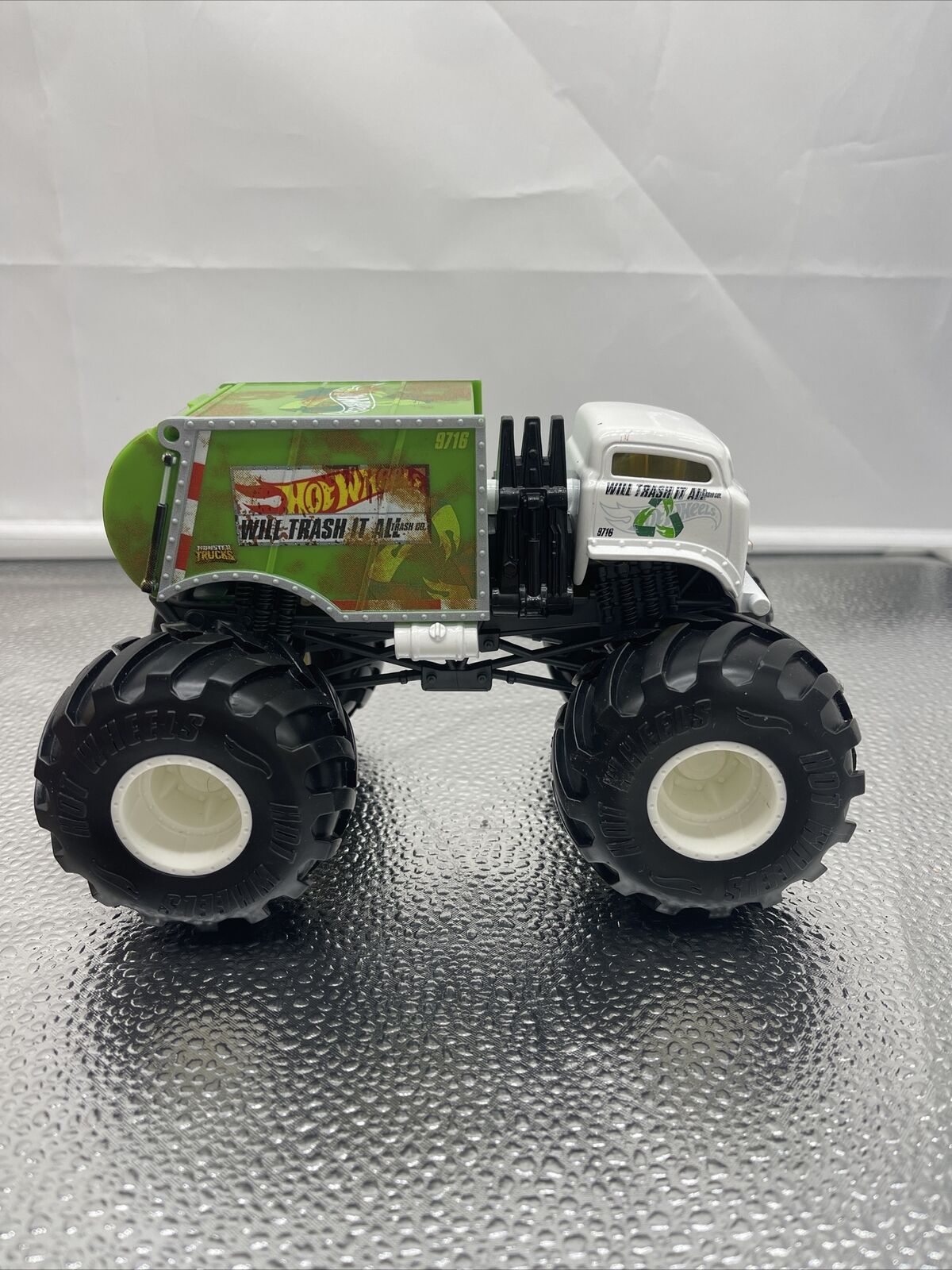  Hot Wheels Monster Trucks Trash It All 1:24 Scale for kids age  3 4 5 6 7 8 years old great gift toy trucks large scales : Toys & Games