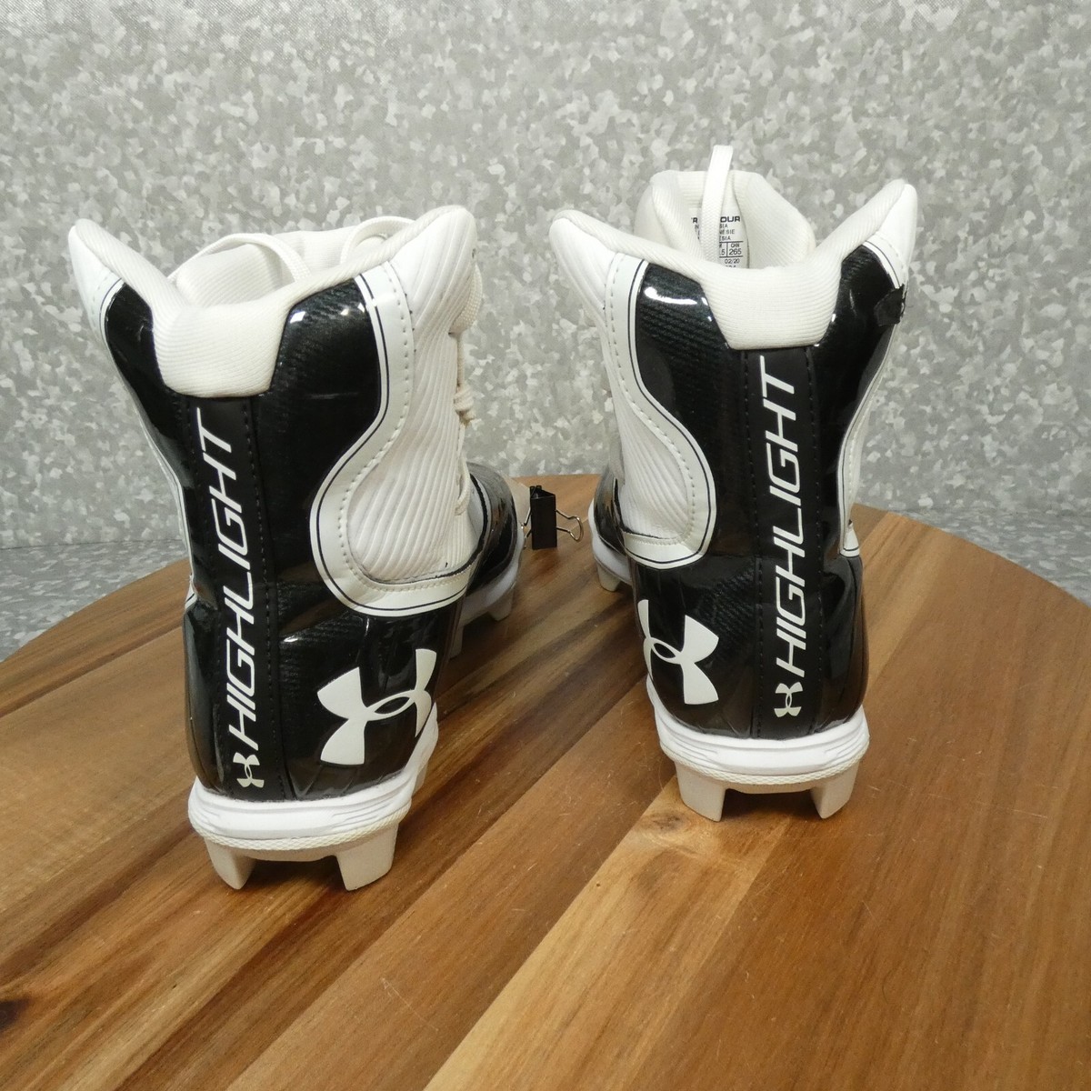 Under Armour Highlight Shoes Mens Size 8.5 White Black Football Cleats 3021197-0 Amazon.com | Under Armour Men main image 4