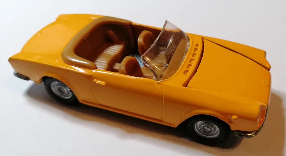 Politoys Export art.555 Fiat 124 Sport Spider colore giallo. - Immagine 2 di 4