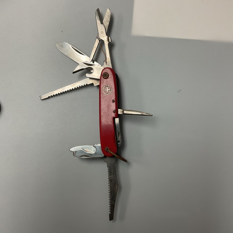 multi tool pocket knife
