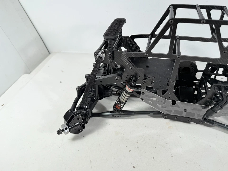 Losi 1/8 LMT TLR Tuned 4X4 Kit Monster Truck Assembled, See Images, Low Use - Image 4 of 4