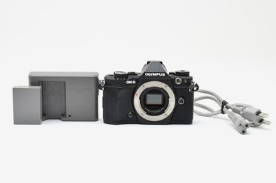 OLYMPUS OM-D E-M5 Mark II Black set Working