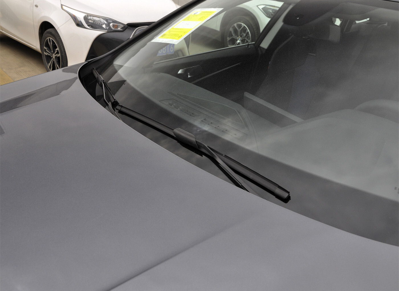 Genuine Front Windshield Wiper Blades For 20202024 BMW 1 Series F40