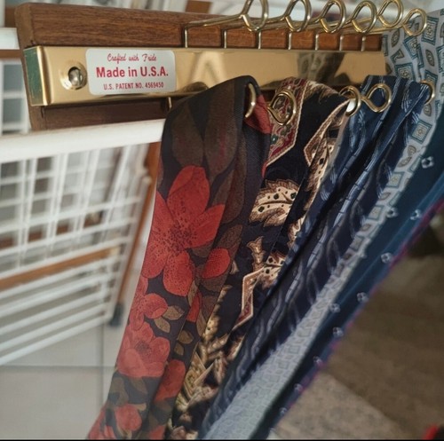 Portacravatte da armadio Wardrobe Tie Rack con 6 cravatte 100%seta Made Italy