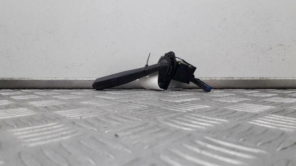 2005 Volkswagen Golf Hatchback MK5 (1K) haste de limpador 1K0953519J - Imagem 2 de 4