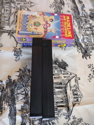 Madeline VHS Lot Madeline And The 40 Thieves Madeline And The Gypsies - Imagen 14 de 14