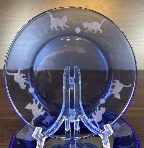 4 Cobalt Blue Glass 7 1/4” Salad Dessert Plates Etched Cats Yarn - Picture 2 of 14