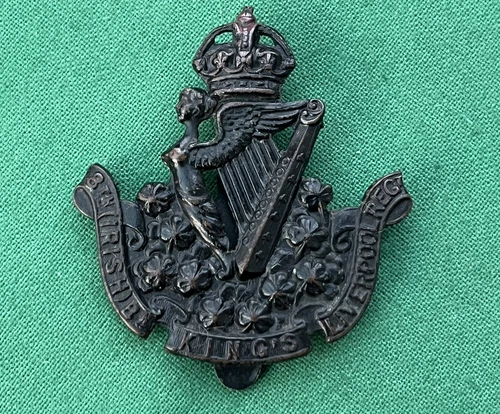 WW1 8th(Irish) Bn King's Liverpool Regiment "TF" British Army Military Cap Badge