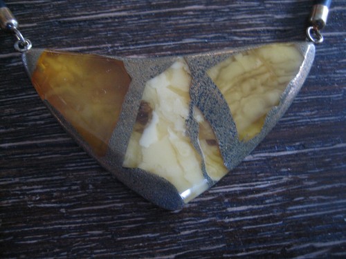 avantgardistische Designer Bernstein Collier Kette auf Holz Korpus Unikat - Picture 2 of 5