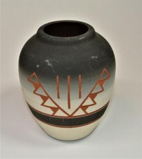 Signed SIOUX Pottery Native American Indian Gray Clay Vase 5" Tall