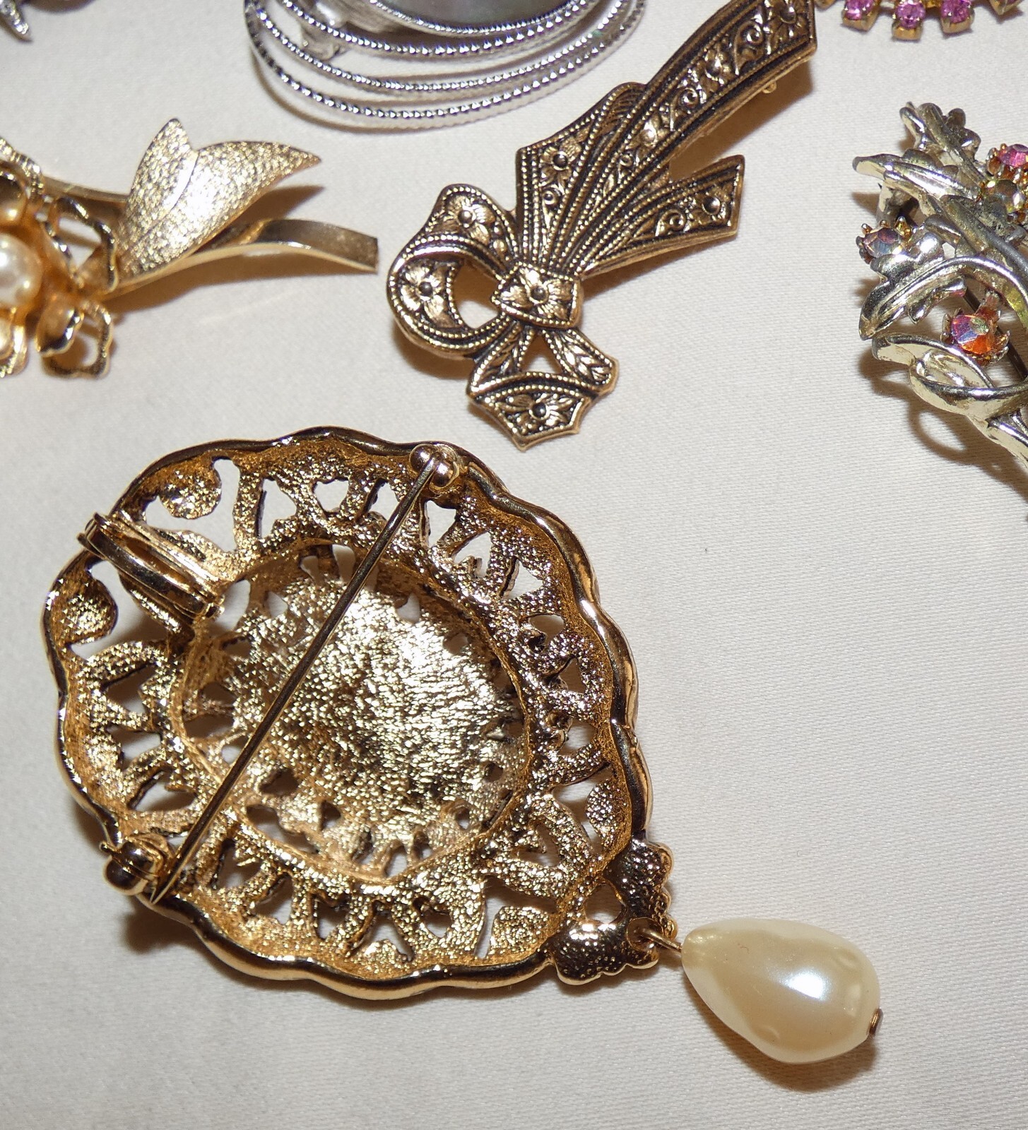 VINTAGE BROOCHES BULK LOT (Qty 19 brooches) MARCASITE AURORA BOREALIS