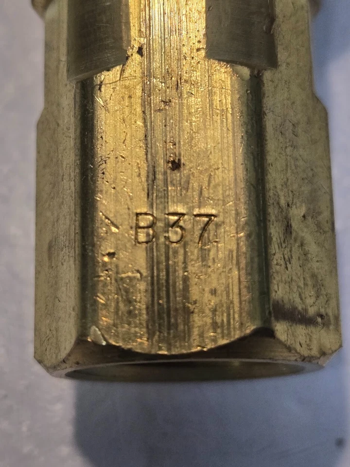 Parker 30 Series B37 1/2" Quick Connect Coupler 1/2"-14 Female Threads - Image 4 of 4