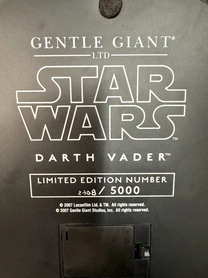 Gentle Giant Darth Vader Lighted Limited-Edition Statue 2308/5000 SW-31 - Image 4 of 4