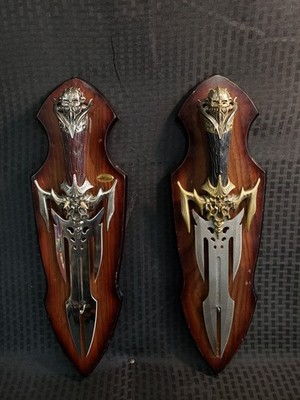 483396, 481610 -Kit Rae Umethar Collector Daggers (DISCLAIMER: BLADES ARE SHARP)
