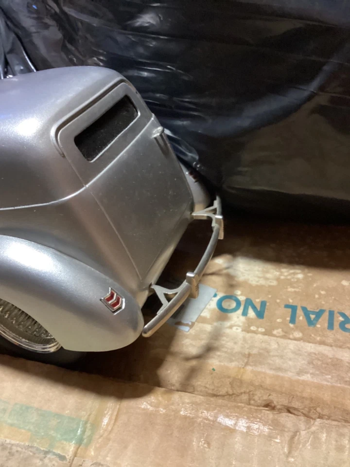 Muscle Machines 40 Ford Panel Wagon pro touring 1:18 Custom Streetrod slammed - Image 3 of 4