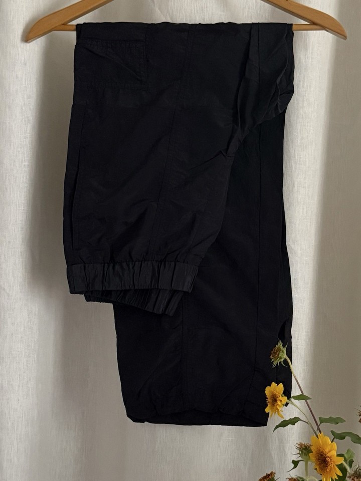 GapFit Women’s Parachute Cargo Pants S Black Nylon Bungee Hem Utility Gorpcore