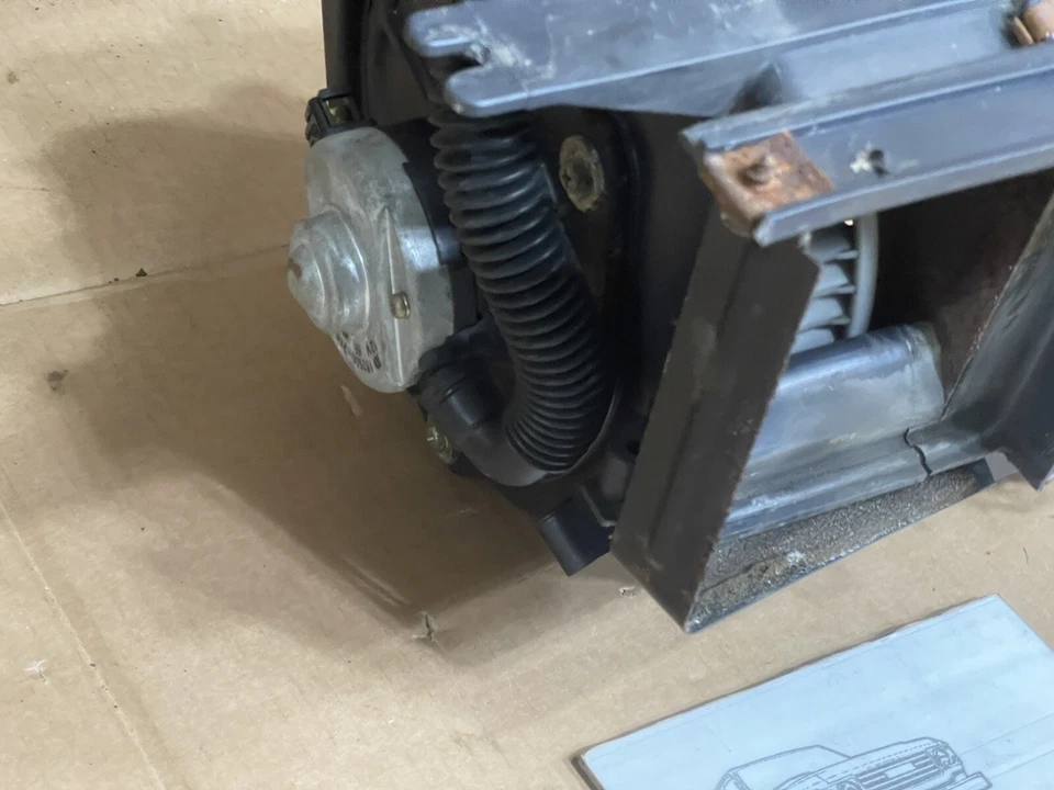 Carcasa del motor del soplador 87130-90A01 OEM 1980-1987 Toyota Land Cruiser BJ60 FJ60 Foto 4 de 4