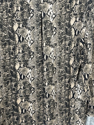 Joan Rivers Women’s Snake Skin Print V-neck Blouse Size 22w Brown - Picture 7 of 7