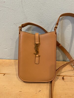 ☆Saint Laurent☆LE 5 A 7 ミニバーティカル NWD YSL Saint Laurent Le 5 à 7 Mini Vertical Bag in