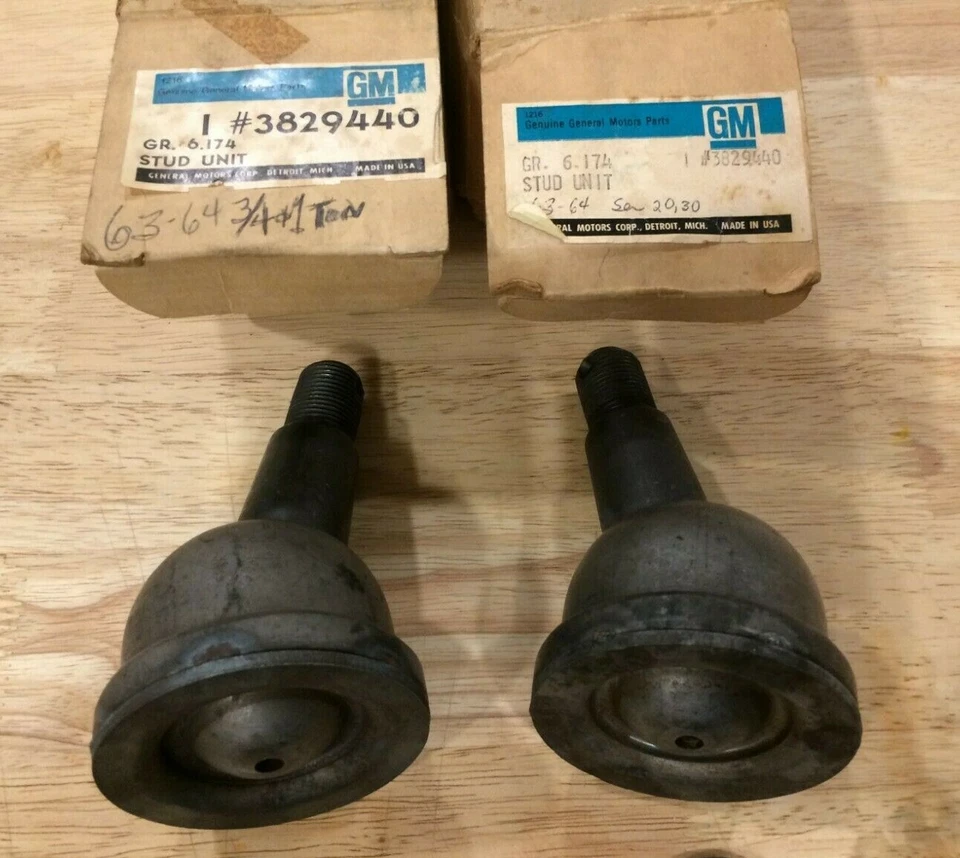 NOS GM #3829440 LWR BALL JOINTS, '63-'64 CHEVY/GMC, C20/C30 TWO WHL DRIVE PICKUP - Image 2 of 4