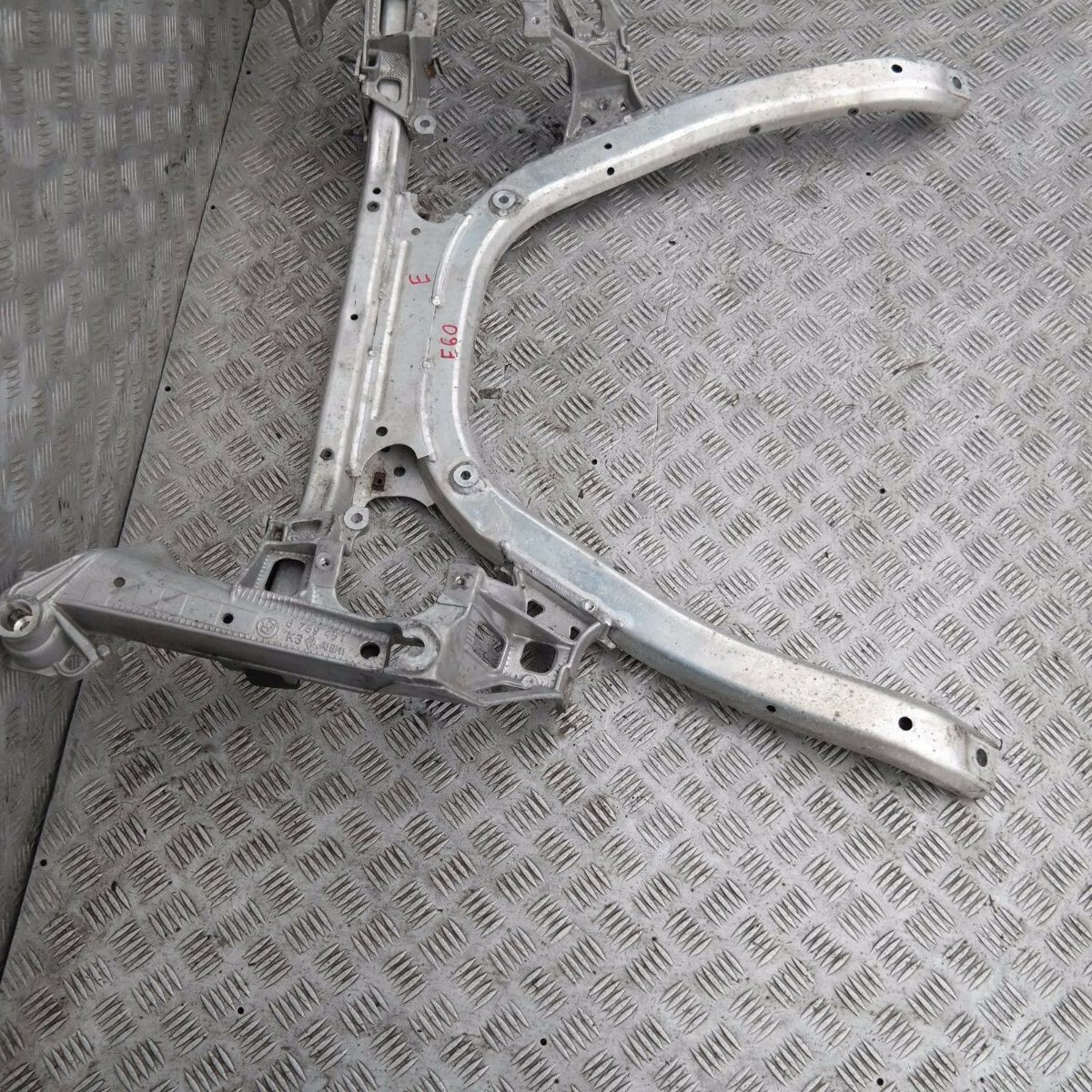 BMW 5 6 SERIES E60 E61 E63 SUBFRAME FRONT AXLE SUPPORT CARRIER  