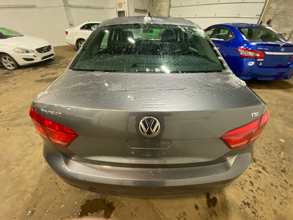 Used Deck Lid fits: 2015 Volkswagen Passat Sdn w/rear view camera Grade A - Изображение 2 из 4