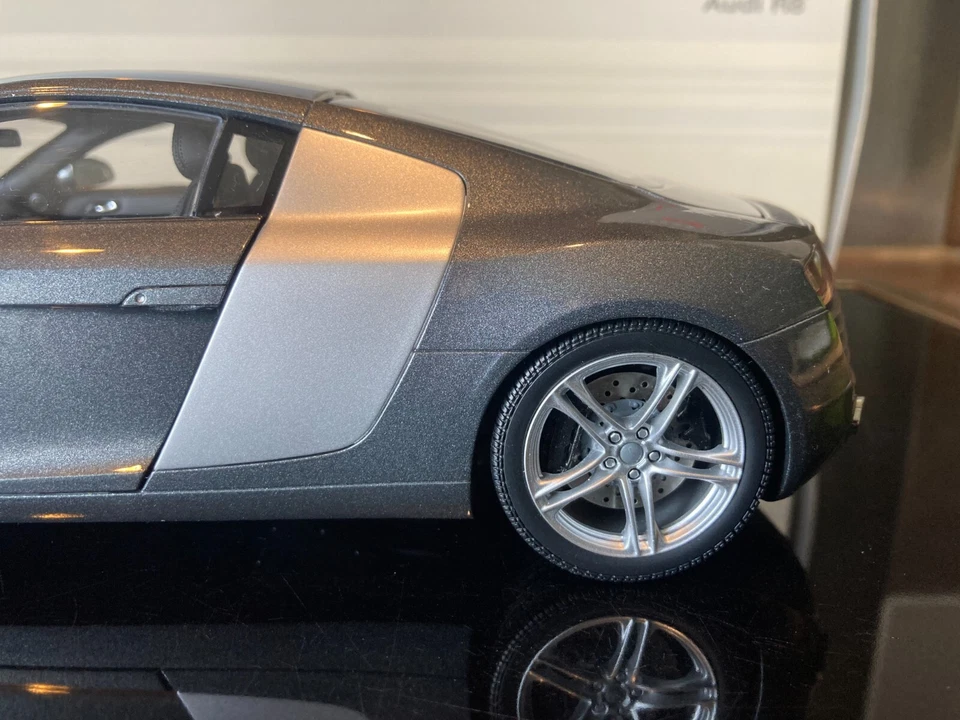 AUDI R8 4.2 FSI V8 2007 DAYTONAGRAU DAYTONA GREY 1/18 KYOSHO - Photo 4/4