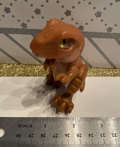 2017 JURASSIC WORLD T-REX 2.5" X 3" FIGURE TOY ๐ฆ - Picture 8 of 9