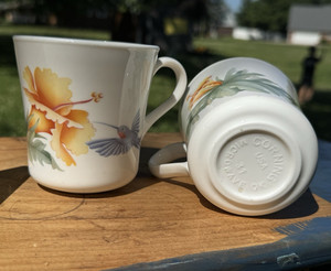 Corning Glass Coffee Mugs Hummingbird Floral White Two-Piece Set USA