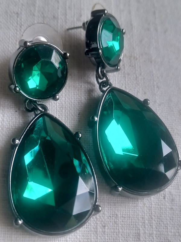 Emerald Green Sparkly Party Earrings Bold Faceted Drop Crystal Pierced