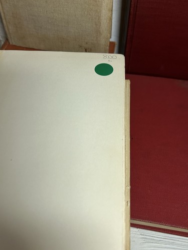 5 Vintage Old Worn book lot Red Gold Maroon Decor Shelf Prop Staging Hemmingway - Foto 6 di 20